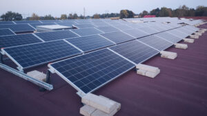 Päikesepaneelide paigaldus tööstushoone lamekatus 50kw 1